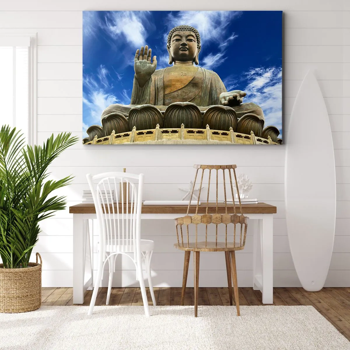 Vászonkép - Egy monumentális Buddha-szobor a kék ég és a felhők ellen - 70x50cm - Élj félelem nélkül - Modern fali dekoráció nappalihoz és hálószobához ARTTOR