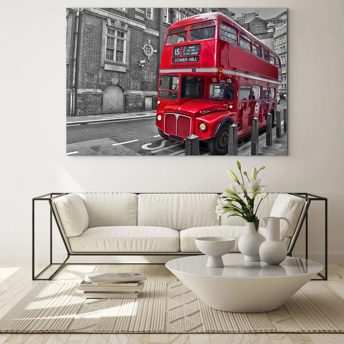Üveg kép - Egy piros londoni busz fekete-fehér utcai háttér előtt - 70x50cm - Mindig ugyan olyan - Modern fali dekoráció nappalihoz és hálószobához ARTTOR