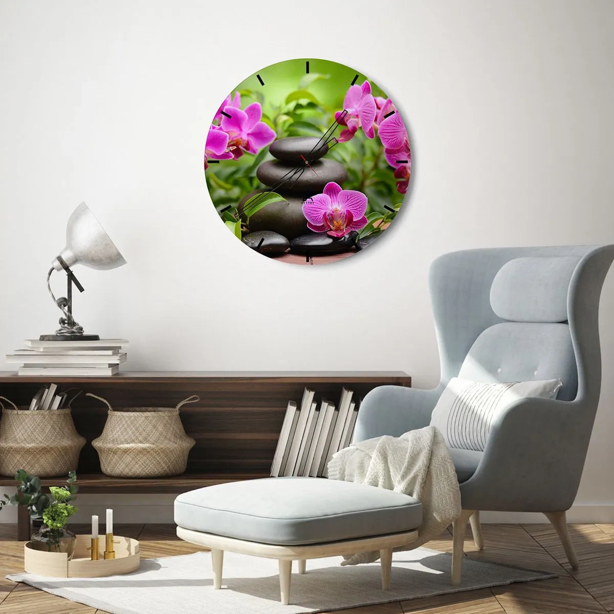 Falióra, Óra - Fekete kövek és rózsaszín orchideák zöld háttér előtt - 30x30cm - A béke piramisa - Modern fali dekoráció nappalihoz, konyhához és hálószobához ARTTOR
