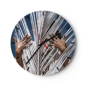 Falióra, Óra - Fehér pálmalevelek mögött gyűrűkkel díszített kezek - 30x30cm - Sámán asszonya? - Modern fali dekoráció nappalihoz, konyhához és hálószobához ARTTOR