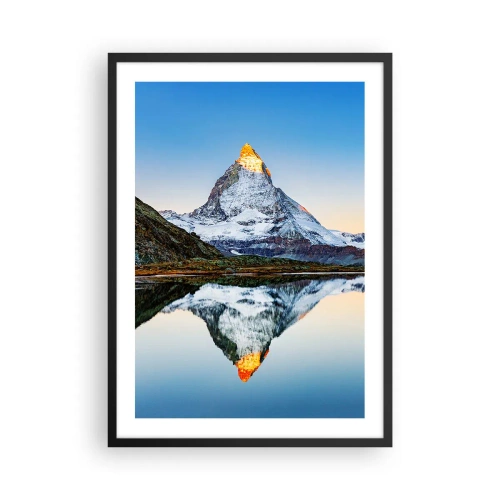 Poszter fehér keretben - Egy hegy, amelynek hófödte csúcsa tükröződik egy tóban - 50x70cm - Két világ - Modern fali dekoráció nappalihoz és hálószobához ARTTOR