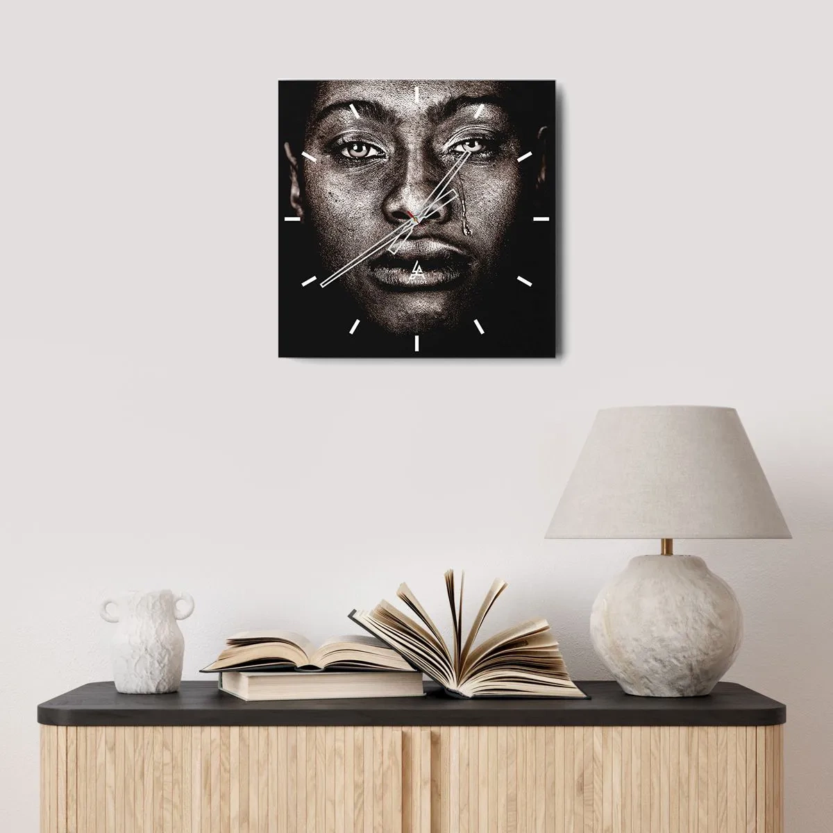 Falióra, Óra - Egy könnycsepp - 30x30 cm