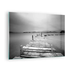 Üveg kép - Fából készült móló egy nyugodt tó felett, fekete-fehérben - 70x50cm - Hegyeken és tengereken túl - Modern fali dekoráció nappalihoz és hálószobához ARTTOR