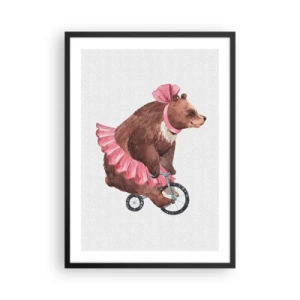 Poszter fehér keretben - Akvarell illusztráció egy rózsaszín szoknyás medvéről, amint biciklizik. - 50x70cm - Micsoda cirkusz! - Modern fali dekoráció nappalihoz és hálószobához ARTTOR