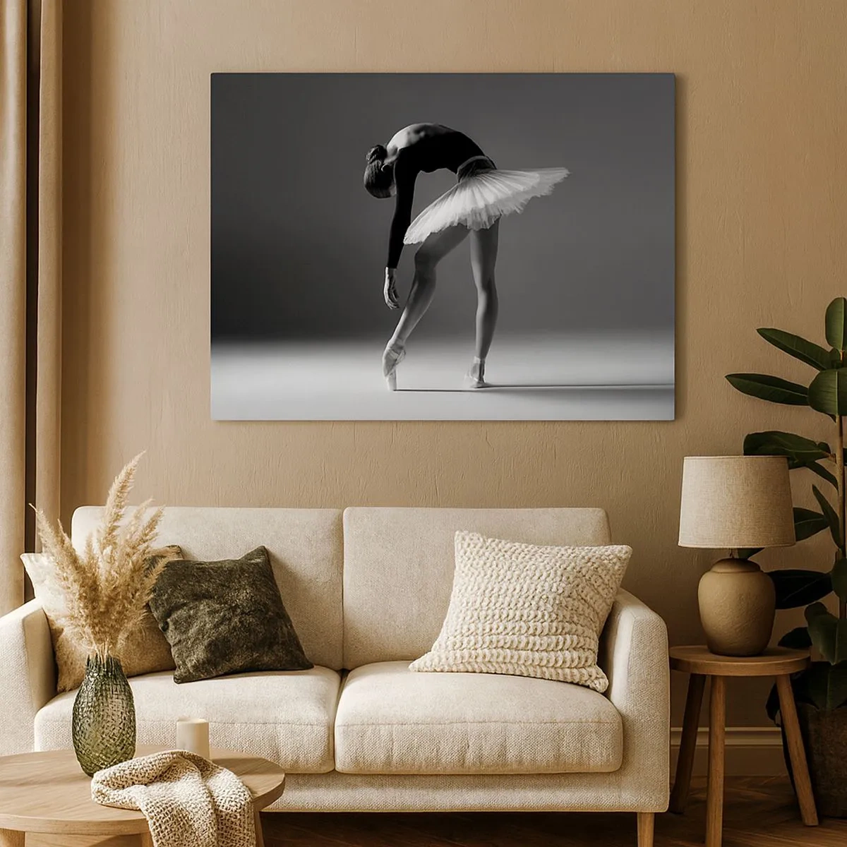 Vászonkép - Egy balerina elegáns pózban fekete-fehér háttér előtt - 70x50cm - Bella balerina - Modern fali dekoráció nappalihoz és hálószobához ARTTOR