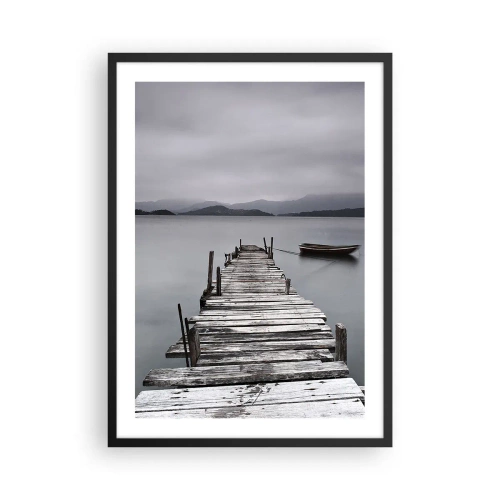 Poszter fehér keretben - Egy régi móló egy csónakkal a nyugodt vízen - 50x70cm - Holnap indulhatsz - Modern fali dekoráció nappalihoz és hálószobához ARTTOR