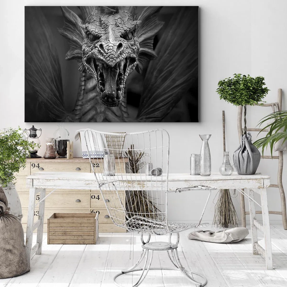 Vászonkép - Egy fenyegető sárkányfej fekete-fehérben, kifejező részletekkel. - 70x50cm - Mesebeli sárkány szürke színben - Modern fali dekoráció nappalihoz és hálószobához ARTTOR