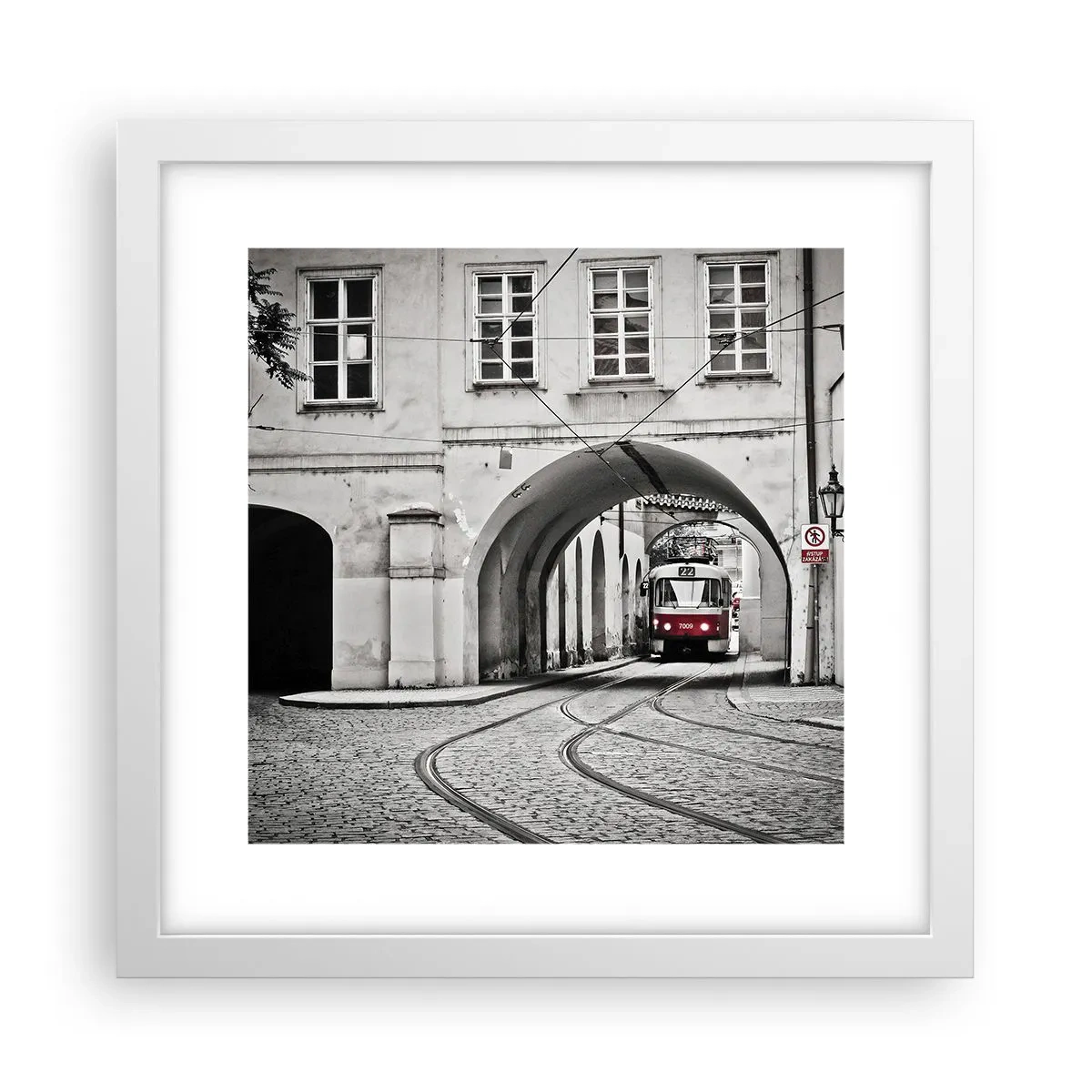 Poszter fekete keretben - A város labirintusán keresztül - 30x30 cm