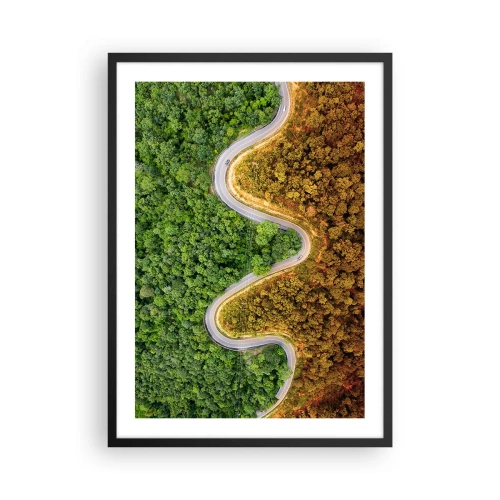 Poszter fehér keretben - Egy erdőn át kanyargó út, amely zöld és őszi részekre oszlik - 50x70cm - Határok és áttörések - Modern fali dekoráció nappalihoz és hálószobához ARTTOR