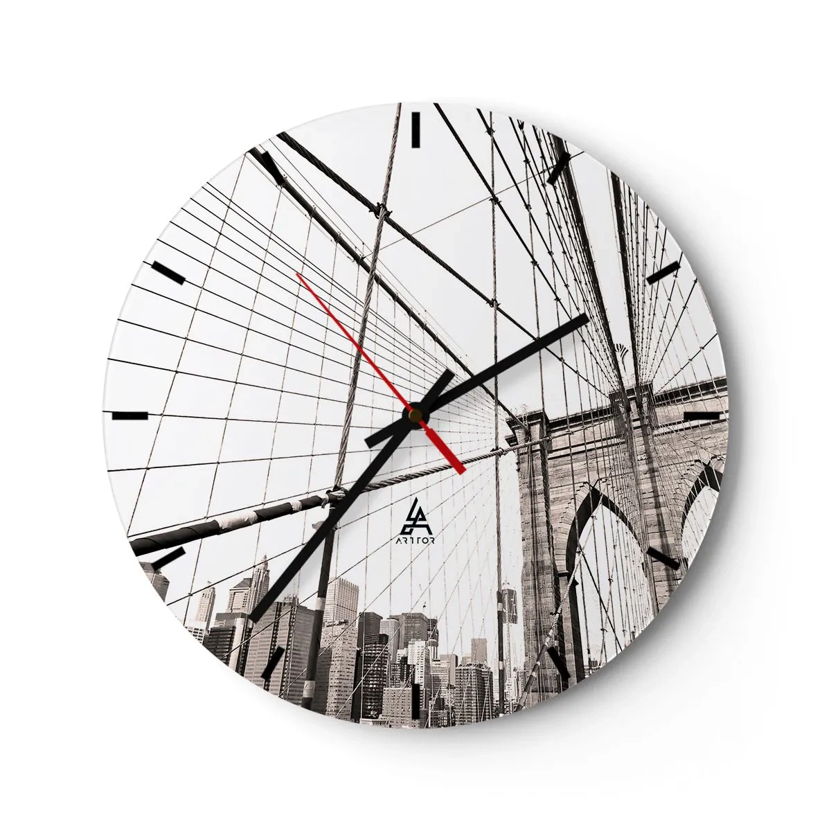 Falióra, Óra - Egy kötélhíd felvétele, a háttérben a város látképével, szürke árnyalatokban. - 30x30cm - New York-i katedrális - Modern fali dekoráció nappalihoz, konyhához és hálószobához ARTTOR