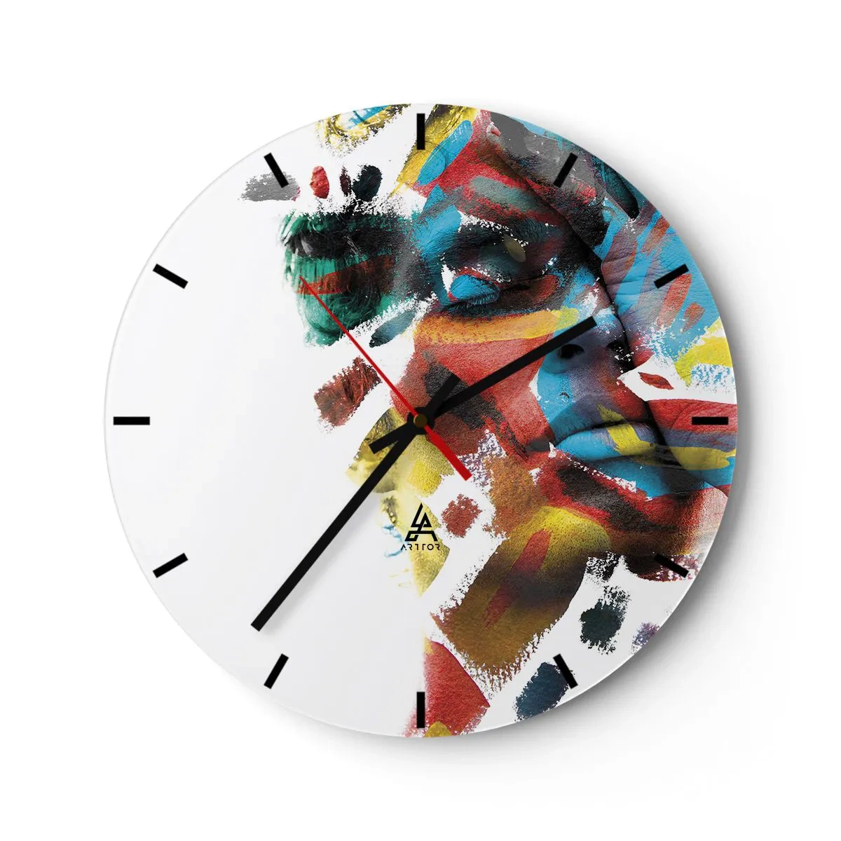 Falióra, Óra - Színes absztrakció egy arcról intenzív ecsetvonásokkal - 30x30cm - Színes személyiség - Modern fali dekoráció nappalihoz, konyhához és hálószobához ARTTOR