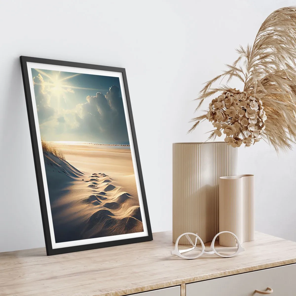 Poszter fehér keretben - Arany dűnék a tengerparton naplementekor - 50x70cm - Megnyugtató táj - Modern fali dekoráció nappalihoz és hálószobához ARTTOR
