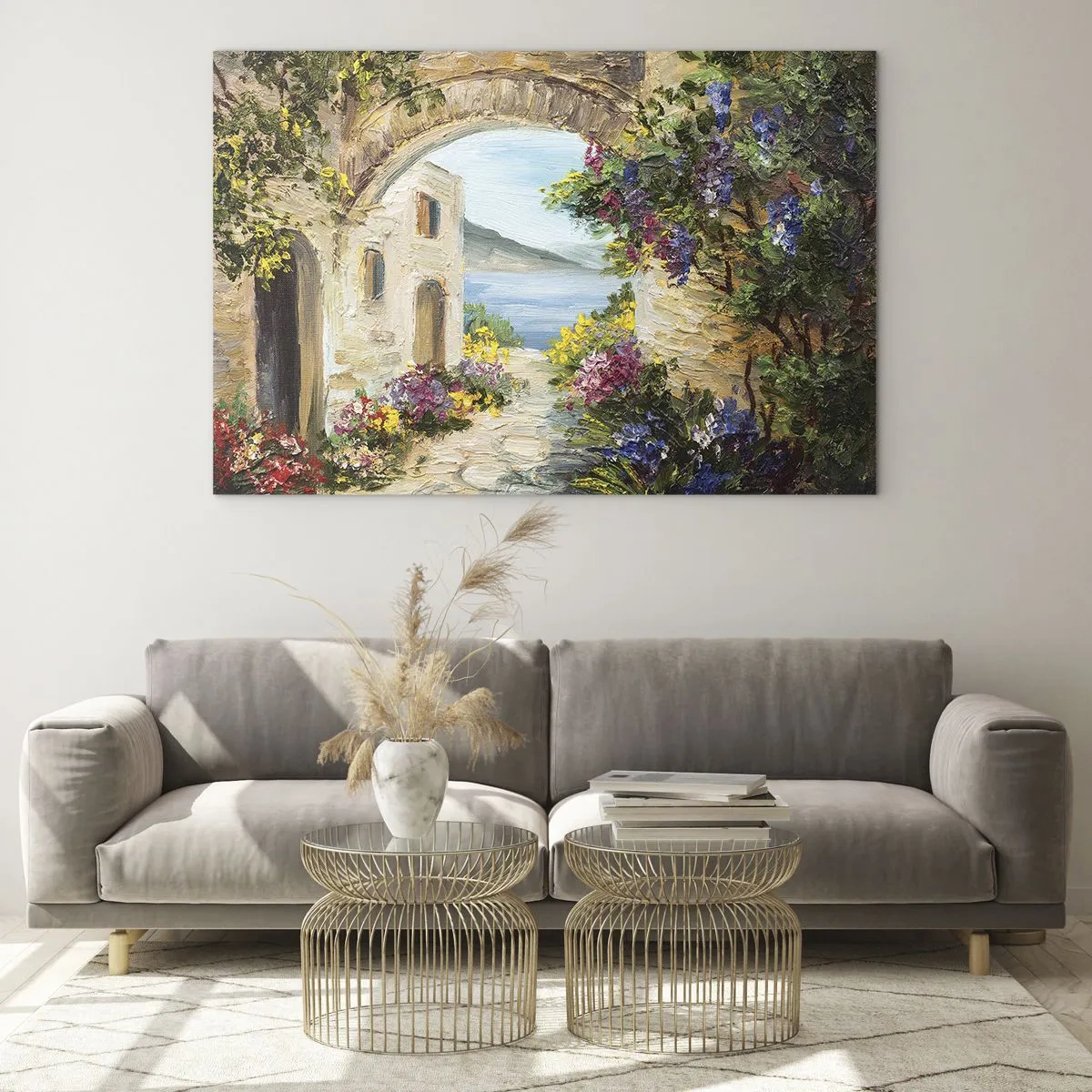 Üveg kép - Festői utca, kilátással a tóra - 70x50cm - Egy tengerparti vidék varázsa - Modern fali dekoráció nappalihoz és hálószobához ARTTOR