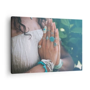 Vászonkép - Bohém ékszerekkel díszített kezek - 70x50cm - Üdvözöljük a lét középpontjában - Modern fali dekoráció nappalihoz és hálószobához ARTTOR