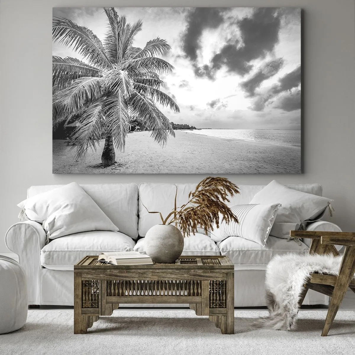 Vászonkép - Fekete-fehér pálmafa egy üres tengerparton, felhőkkel - 70x50cm - Amikor a magányra vágysz... - Modern fali dekoráció nappalihoz és hálószobához ARTTOR