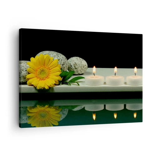 Vászonkép - Sárga virág, gyertyák és kövek a vízparton - 70x50cm - Az érzékek megnyugtatása - Modern fali dekoráció nappalihoz és hálószobához ARTTOR