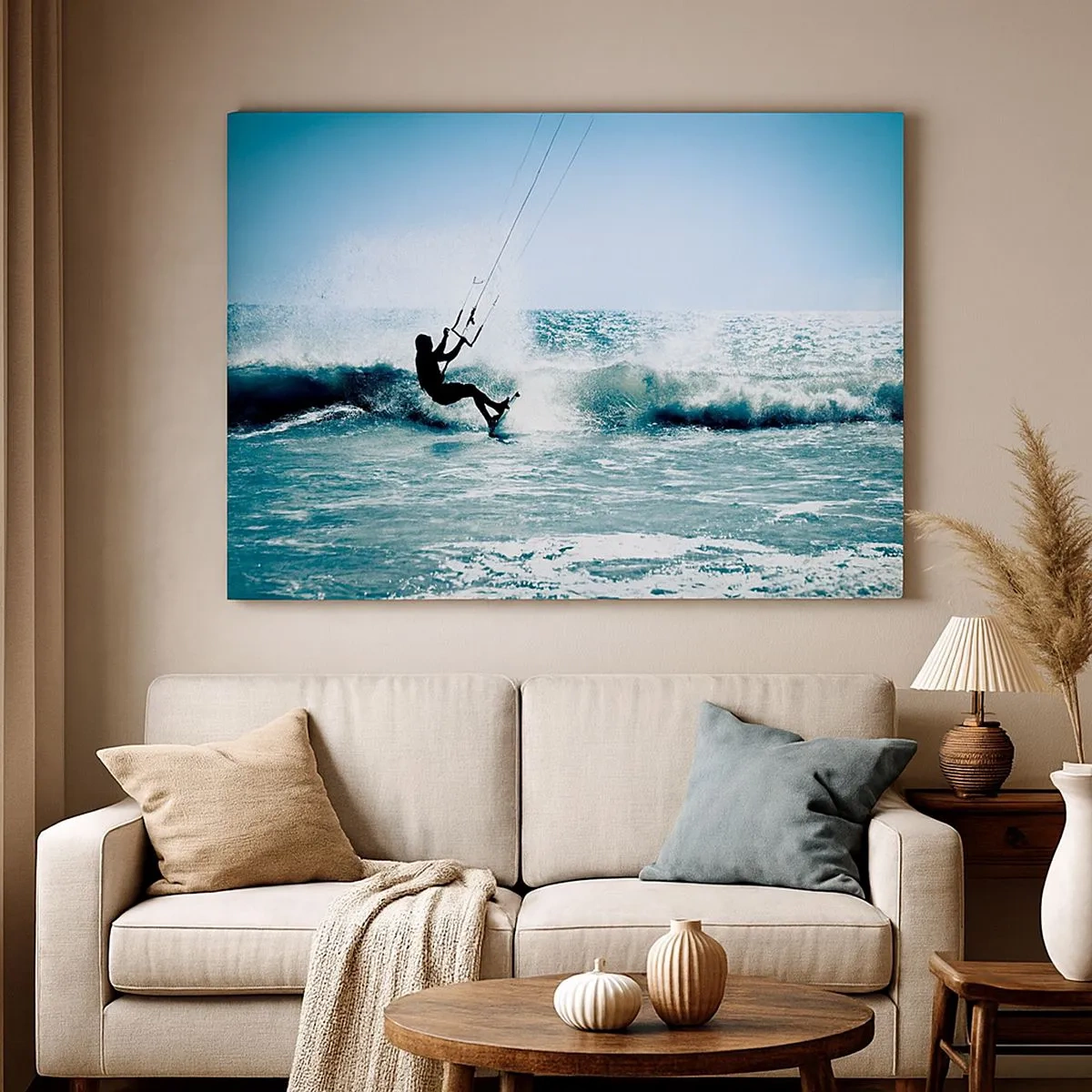 Vászonkép - Kitesurfer lovagol egy hullámot teljes napsütésben - 70x50cm - Ragadtasd el magadat - Modern fali dekoráció nappalihoz és hálószobához ARTTOR