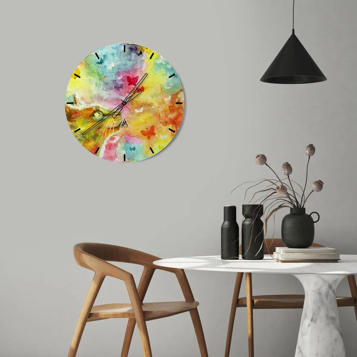 Falióra, Óra - Egy macska színes pillangókkal körülvéve - 30x30cm - Baju-baju a macskaparadicsomban - Modern fali dekoráció nappalihoz, konyhához és hálószobához ARTTOR