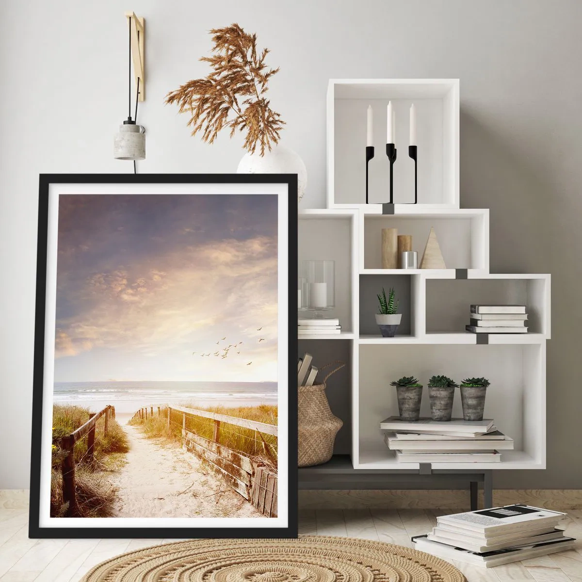 Poszter fehér keretben - Ösvény a tengerpartra naplementekor, madarak repülnek el mellettünk - 50x70cm - A béke tere - Modern fali dekoráció nappalihoz és hálószobához ARTTOR