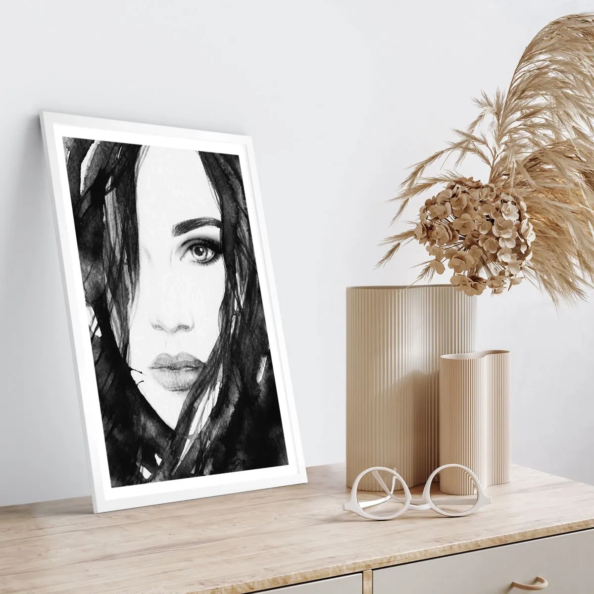 Poszter fekete keretben - Fekete-fehér hölgy portréja - 50x70 cm