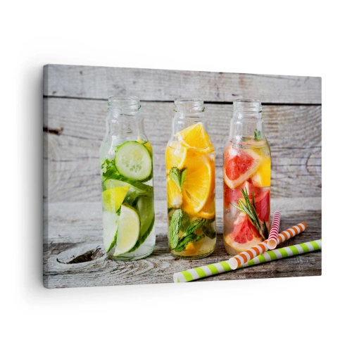 Vászonkép - Üveg gyümölcsvíz és gyógynövények egy fából készült háttéren - 70x50cm - Természeténél fogva egészséges - Modern fali dekoráció nappalihoz és hálószobához ARTTOR
