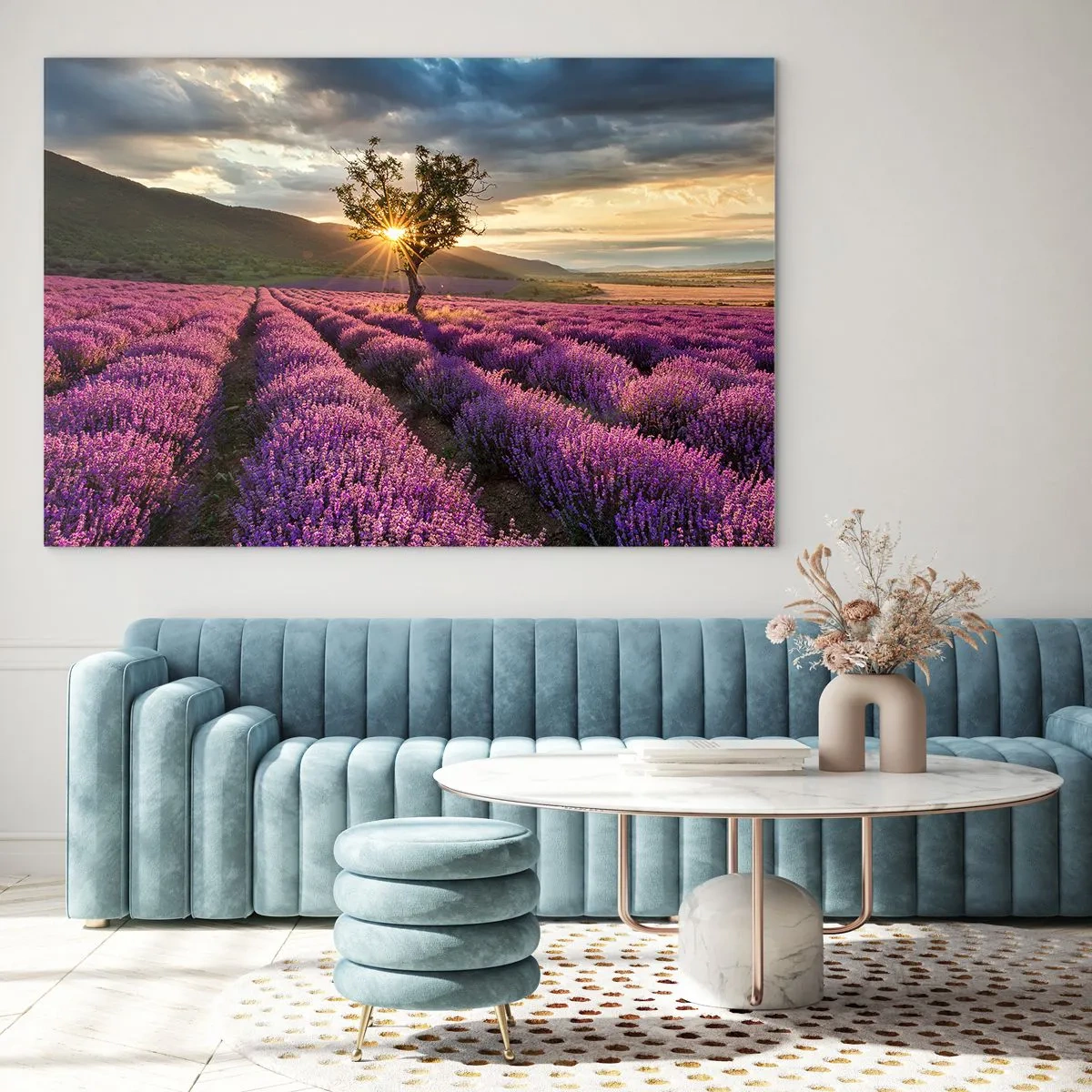 Üveg kép - Levendulaföld egy magányos fával a lenyugvó nap sugaraiban - 70x50cm - Lila színű illat - Modern fali dekoráció nappalihoz és hálószobához ARTTOR