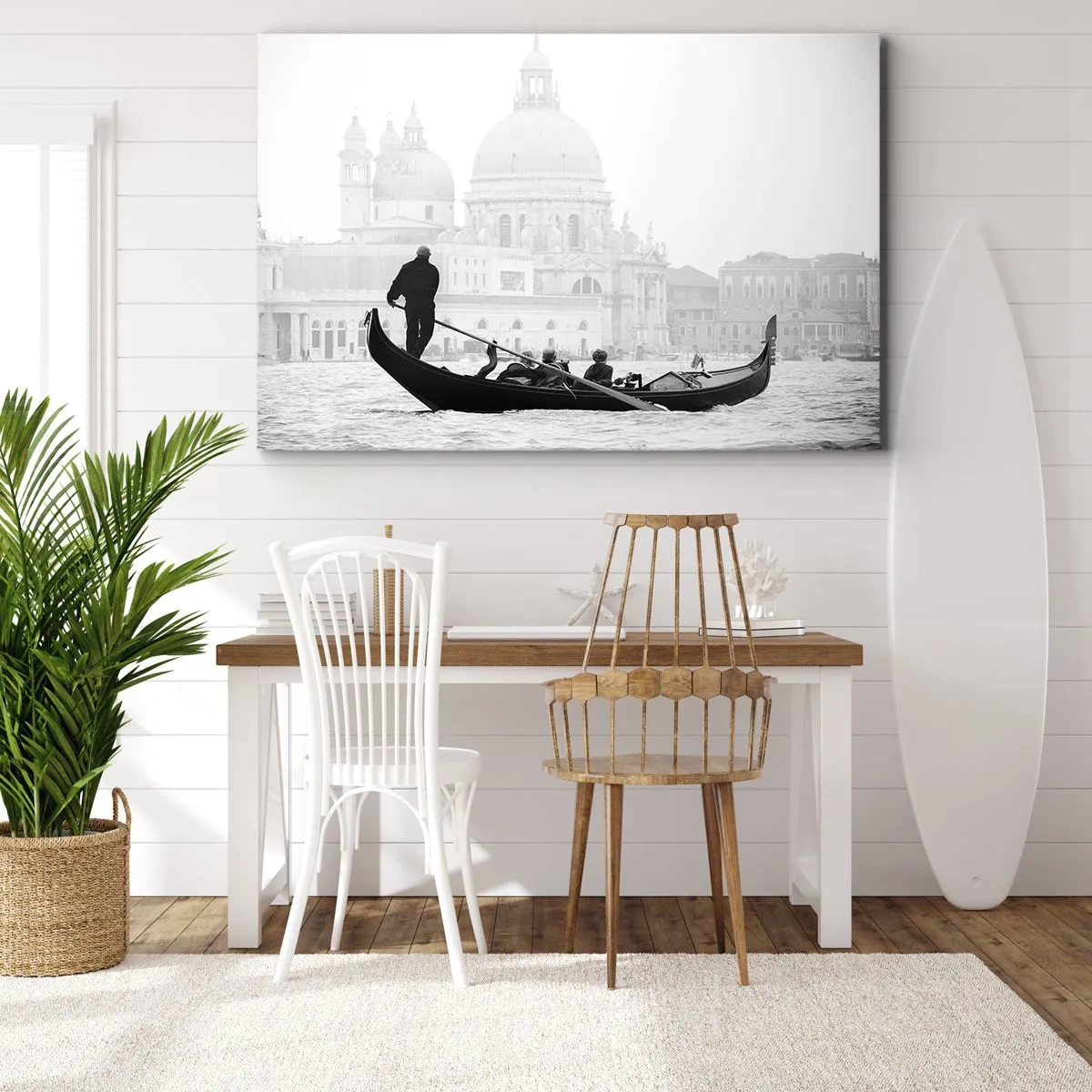 Vászonkép - Egy gondola, a háttérben a bazilikával, fekete-fehérben - 70x50cm - Utazás a szépség forrásaihoz - Modern fali dekoráció nappalihoz és hálószobához ARTTOR