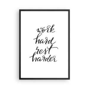 Poszter fehér keretben - Motivációs felirat „Dolgozz keményen, pihenj keményebben” fehér alapon - 50x70cm - Élet egyensúly - Modern fali dekoráció nappalihoz és hálószobához ARTTOR