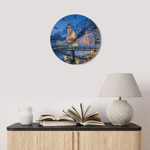 Falióra, Óra - Templom téli környezetben, karácsonyfával - 30x30cm - Karácsonyi hangulat - Modern fali dekoráció nappalihoz, konyhához és hálószobához ARTTOR