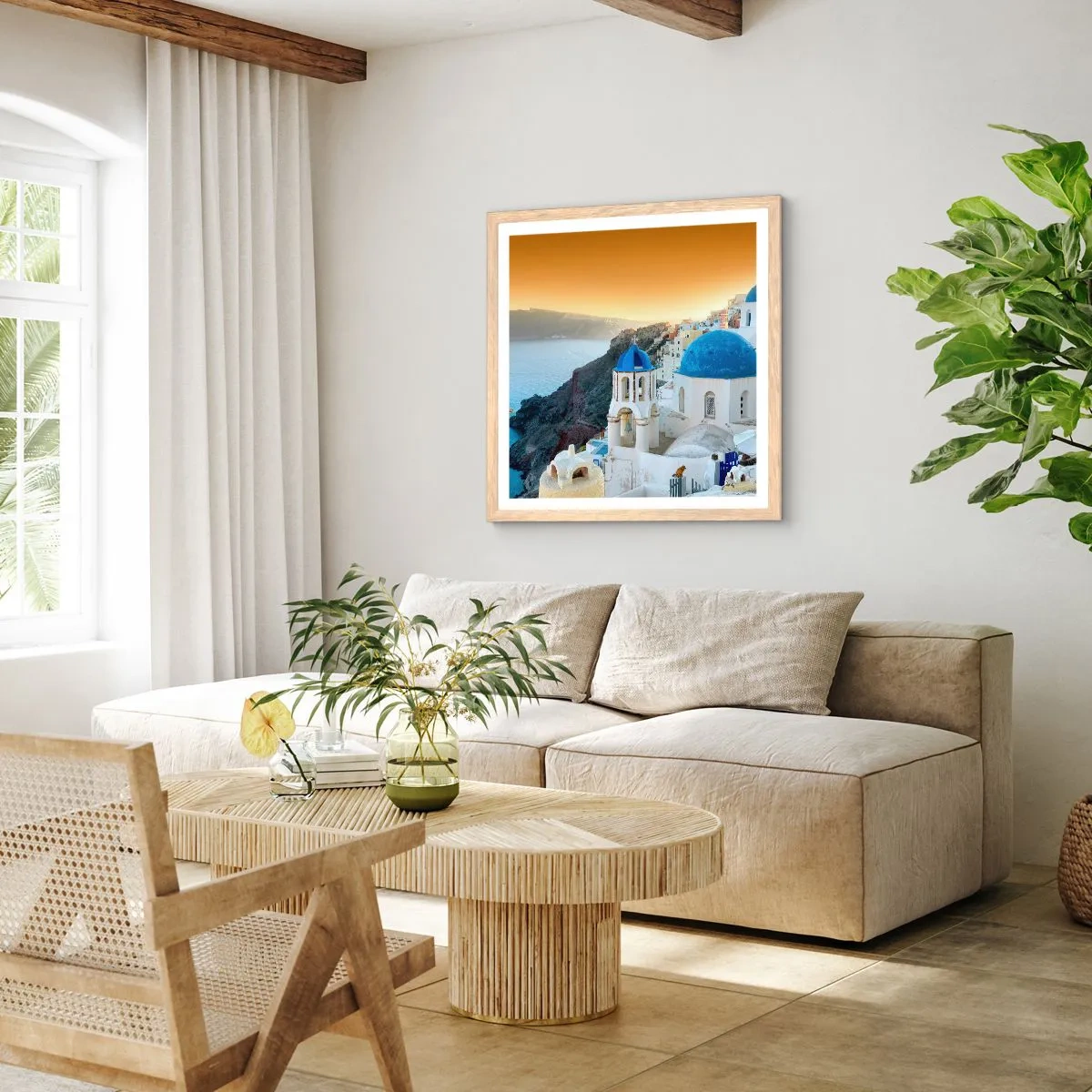 Poszter világos tölgy keretben - Santorini – rásimulva a sziklákra - 50x50 cm