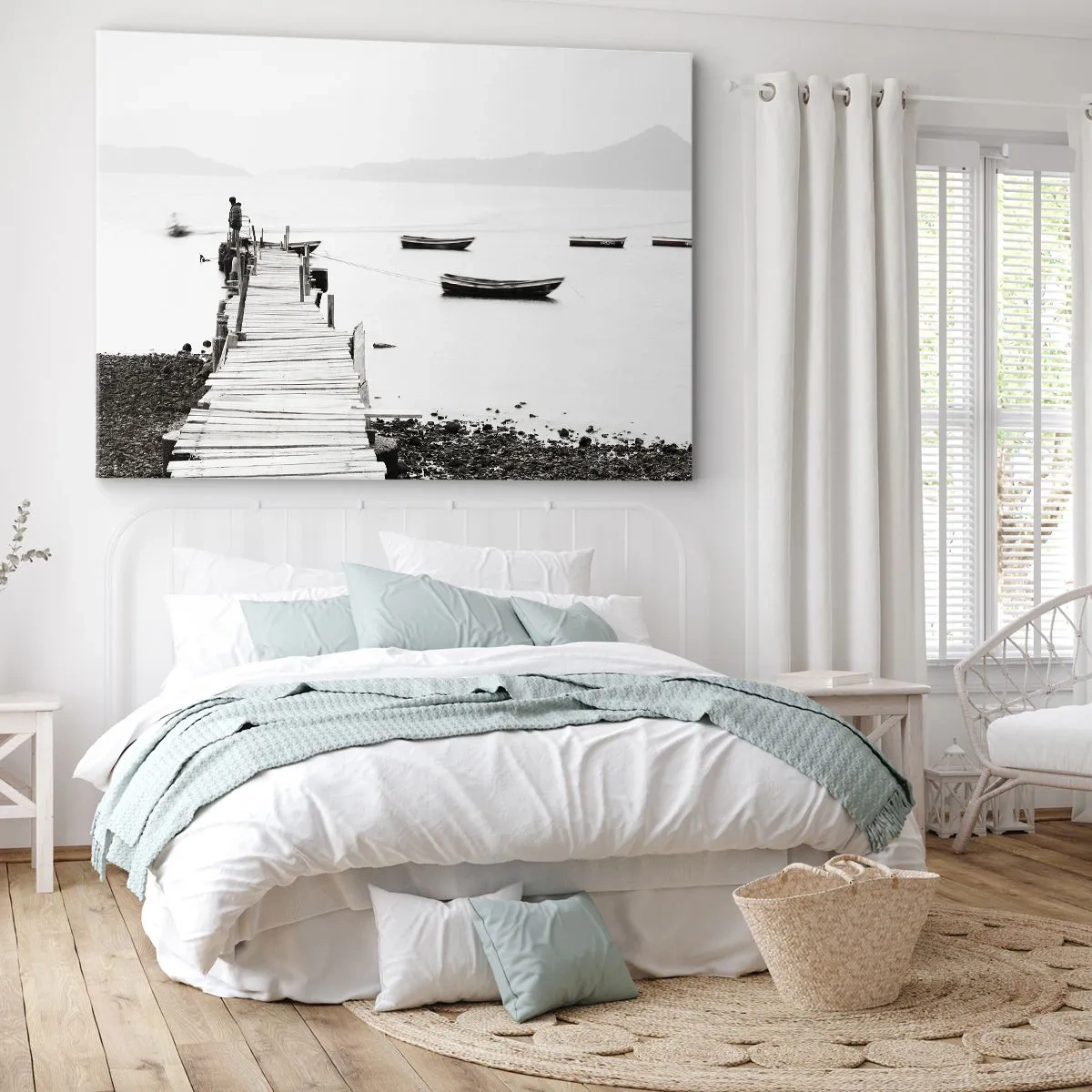 Vászonkép - Fából készült móló és csónakok nyugodt vízen - 70x50cm - Csendes és tiszta víz felett - Modern fali dekoráció nappalihoz és hálószobához ARTTOR