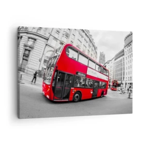 Vászonkép - Egy piros londoni busz egy fekete-fehér utca hátterében - 70x50cm - London hagyományosan - by bus - Modern fali dekoráció nappalihoz és hálószobához ARTTOR