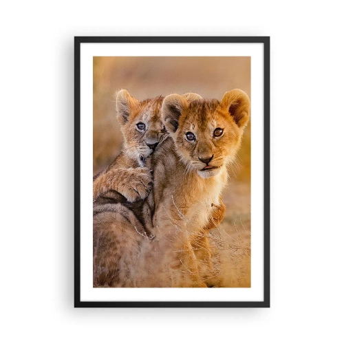 Poszter fehér keretben - Oroszlánkölykök az afrikai szavannán - 50x70cm - Ne zavarni! Szórakozunk - Modern fali dekoráció nappalihoz és hálószobához ARTTOR