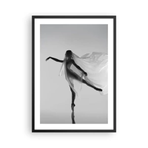 Poszter fehér keretben - Egy táncosnő légies fátyolban, fekete-fehér kompozícióban - 50x70cm - Könnyedség és kecsesség - Modern fali dekoráció nappalihoz és hálószobához ARTTOR