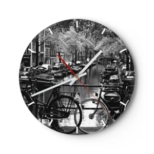 Falióra, Óra - Fekete-fehér kép egy csatornáról kerékpárokkal Amszterdamban - 30x30cm - Nagyon holland látvány - Modern fali dekoráció nappalihoz, konyhához és hálószobához ARTTOR