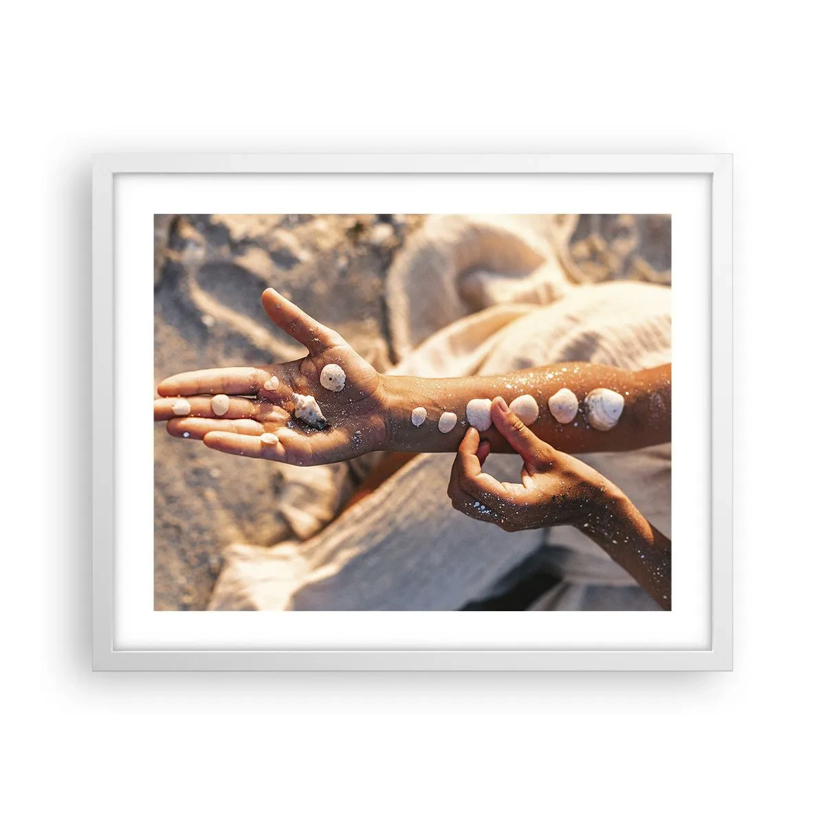 Poszter fekete keretben - Szépség egy karnyújtásnyira - 50x40 cm