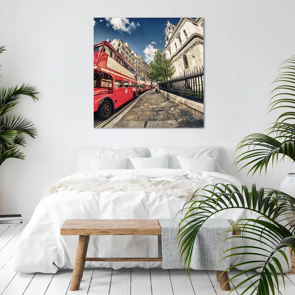 Vászonkép - Londoni utca szürke és piros színben - 50x50 cm