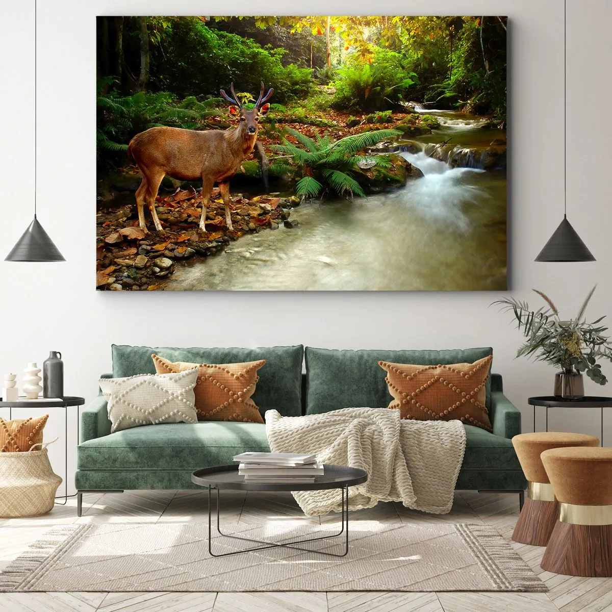 Vászonkép - Egy szarvas egy patak mellett, zöld növényzettel körülvéve az erdőben - 70x50cm - üdvözöllek a világomban - Modern fali dekoráció nappalihoz és hálószobához ARTTOR