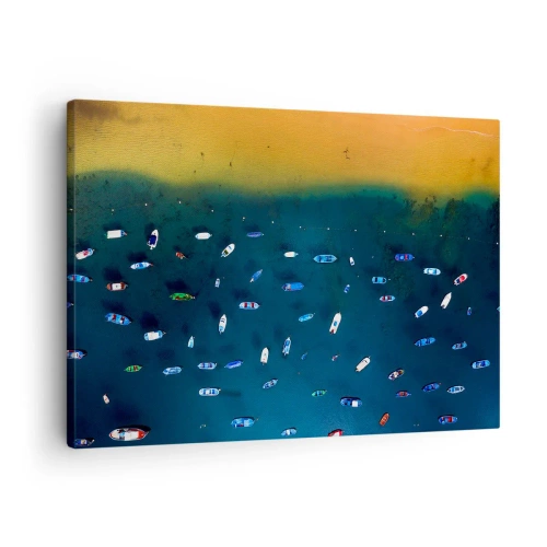 Vászonkép - Légifelvételek a vízen lévő hajókról és egy homokos partról - 70x50cm - Egy ünnepi játék - Modern fali dekoráció nappalihoz és hálószobához ARTTOR