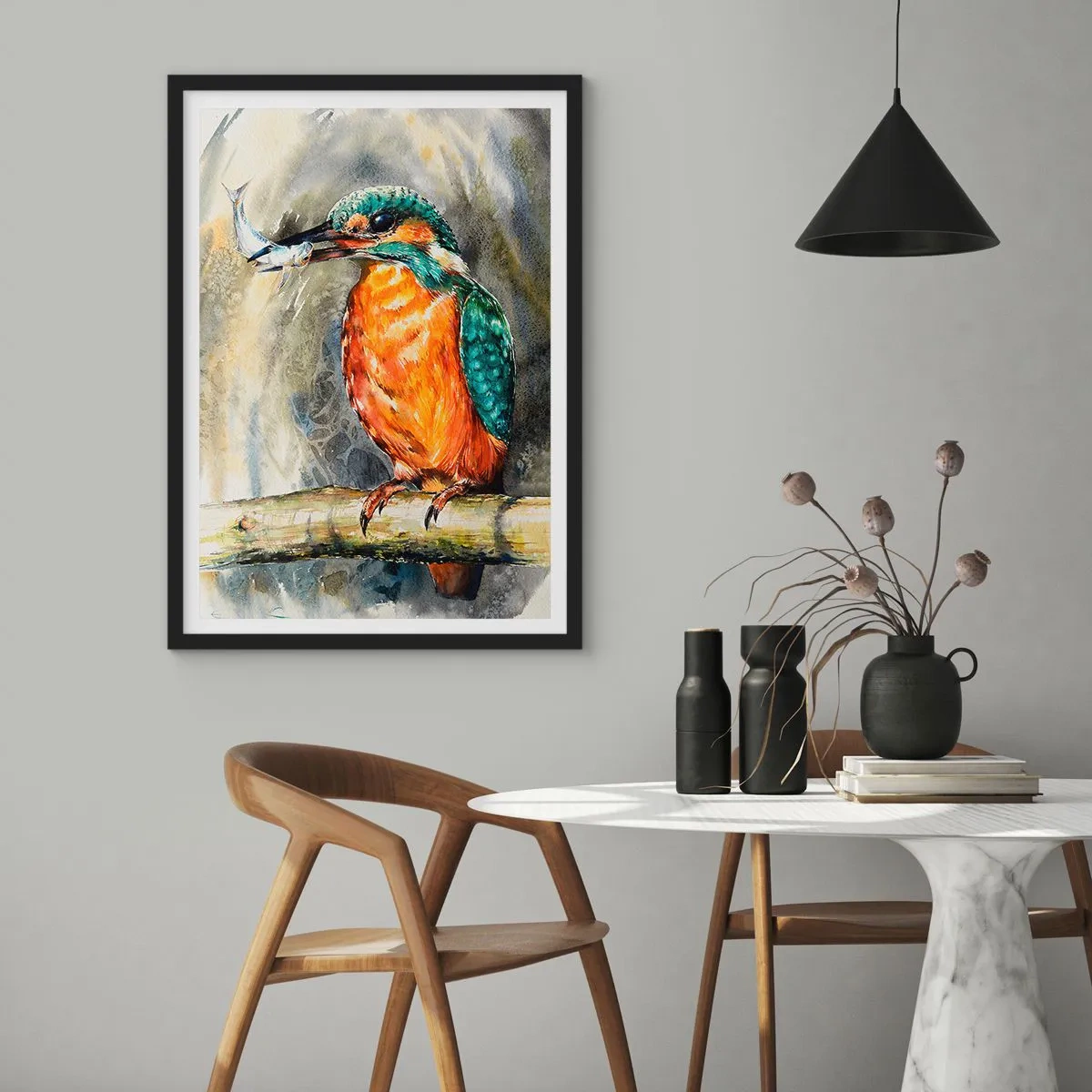 Poszter fehér keretben - Egy vízioroszlán halat tart egy természeti táj előtt akvarell stílusban. - 50x70cm - A természet törvénye - Modern fali dekoráció nappalihoz és hálószobához ARTTOR