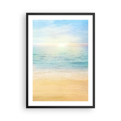 Poszter fehér keretben - Békés kilátás a strandra és a tengerre napkeltekor - 50x70cm - Nagy kékség - Modern fali dekoráció nappalihoz és hálószobához ARTTOR