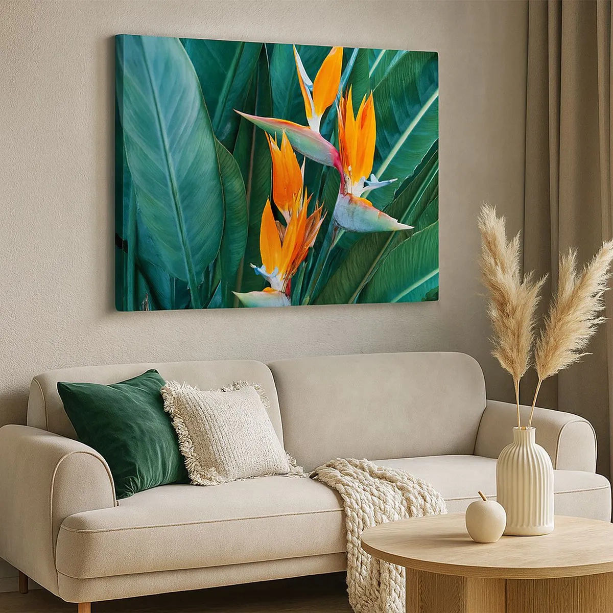 Vászonkép - Egzotikus strelitzia virágok zöld levelekkel körülvéve - 70x50cm - Virág vagy madár? - Modern fali dekoráció nappalihoz és hálószobához ARTTOR