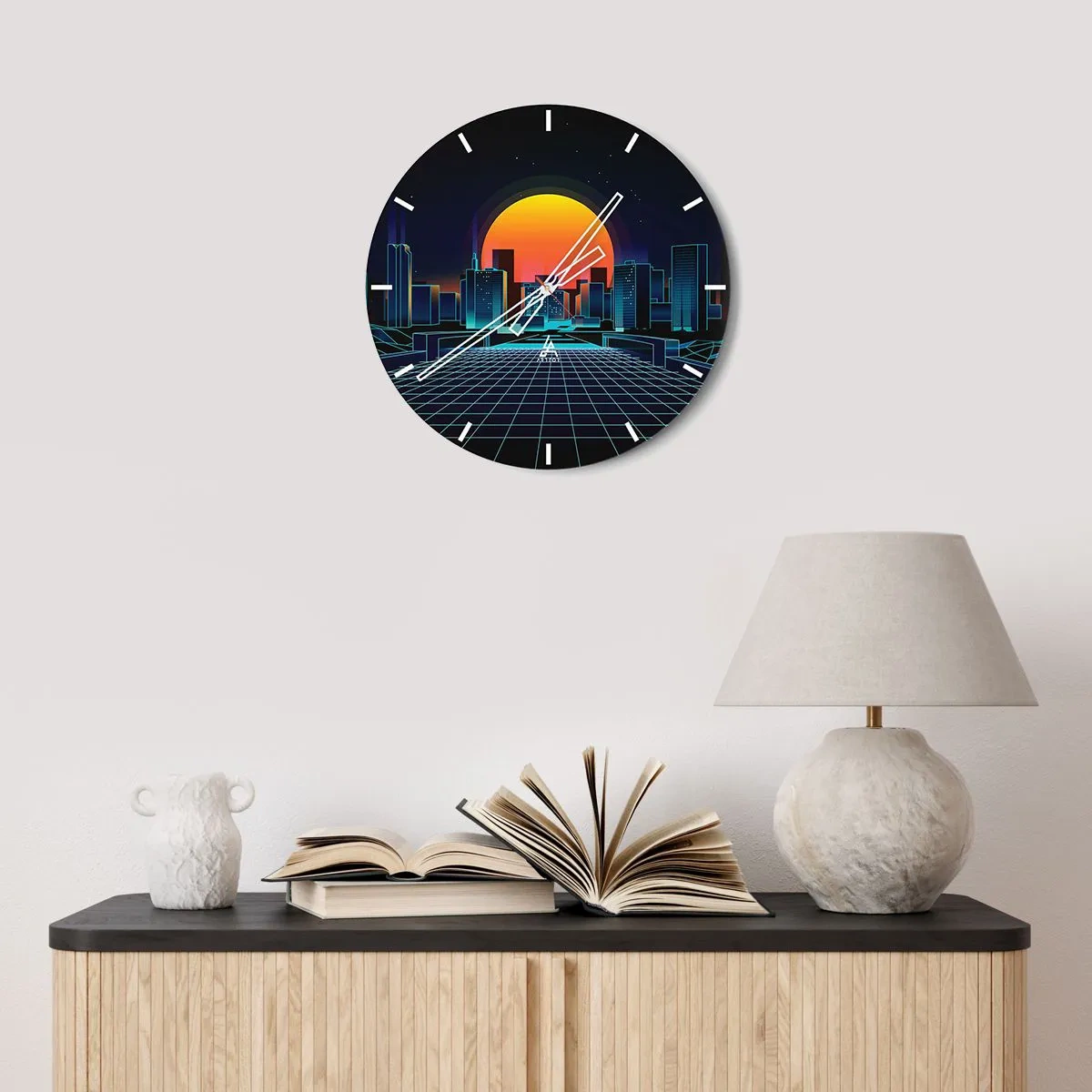 Falióra, Óra - Retrofuturisztikus városkép neonfényekkel és naplementével - 30x30cm - Még mindig a valóságba akarsz menni? - Modern fali dekoráció nappalihoz, konyhához és hálószobához ARTTOR