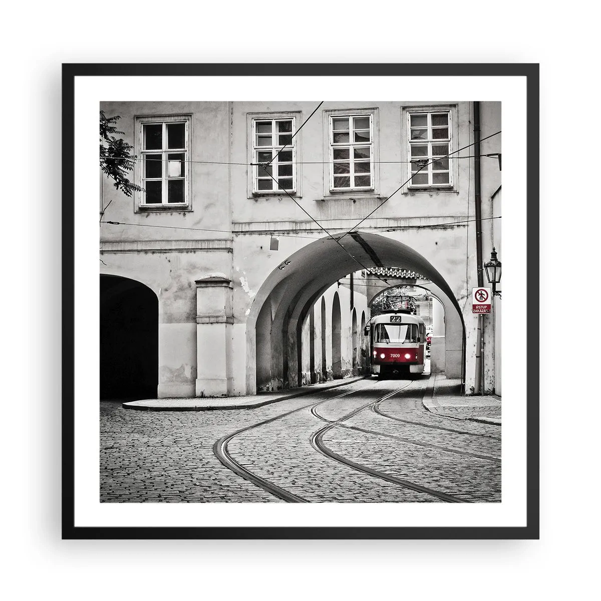 Poszter fehér keretben - A város labirintusán keresztül - 60x60 cm