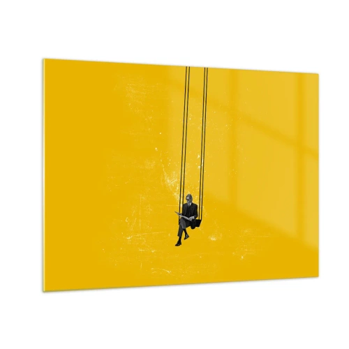 Üveg kép - Egy alak egy hintán lóg sárga háttér előtt - 70x50cm - Egy nap, mint a többi - Modern fali dekoráció nappalihoz és hálószobához ARTTOR