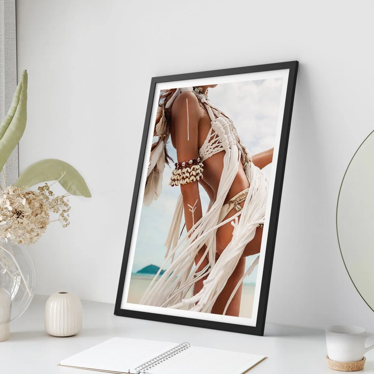 Poszter fehér keretben - A nap papnője - 30x40 cm