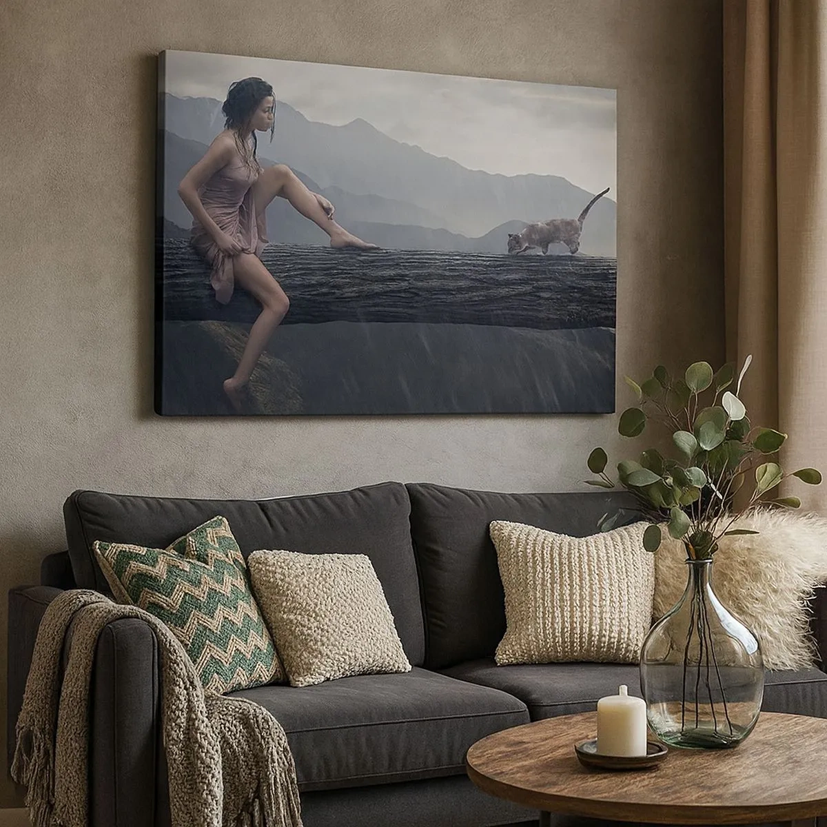 Vászonkép - Egy nő és egy macska egy fatörzsön az esőben, kilátással a hegyekre. - 70x50cm - A szépség csúcsai - Modern fali dekoráció nappalihoz és hálószobához ARTTOR