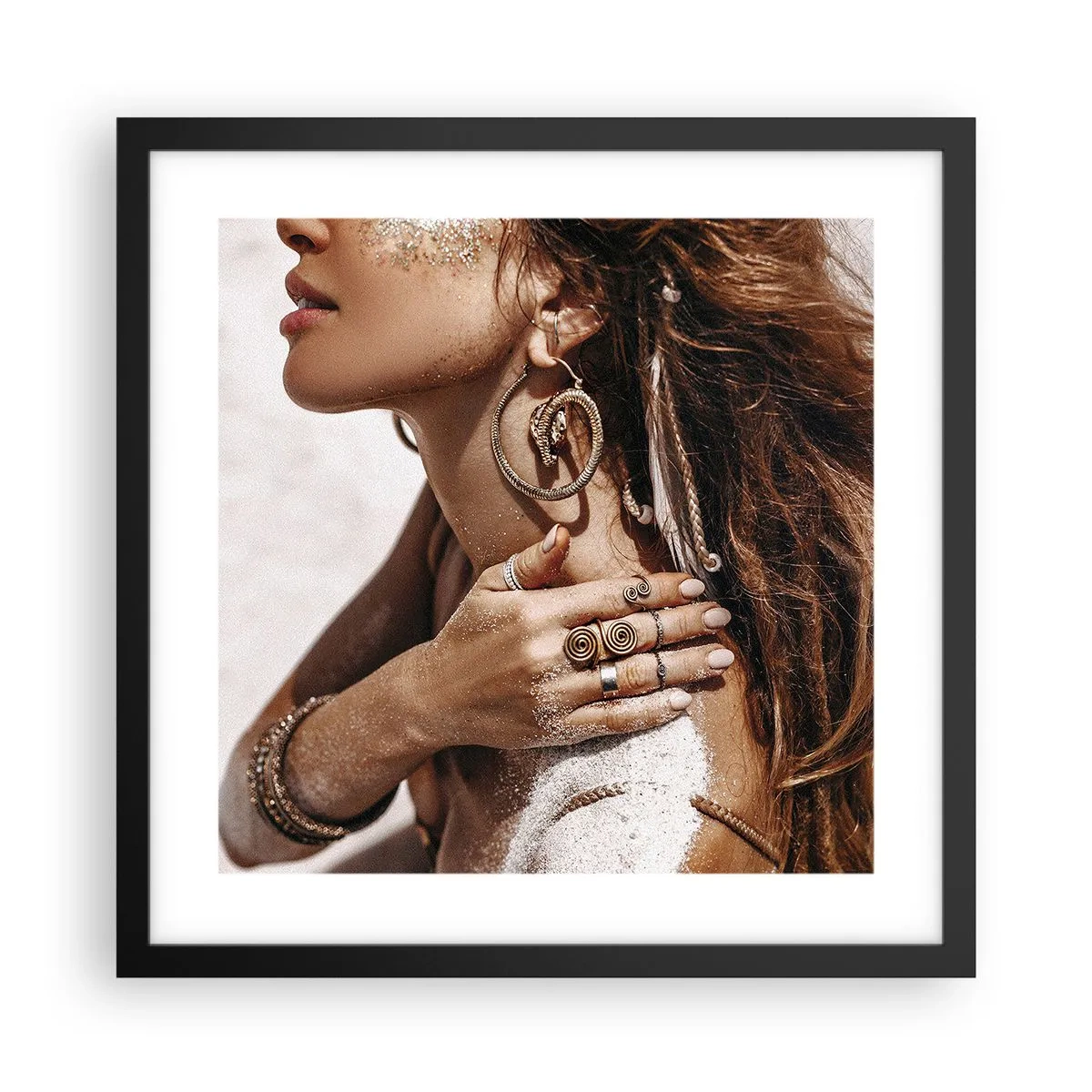 Poszter fehér keretben - Az érintetlen tengerpart királynője - 40x40 cm