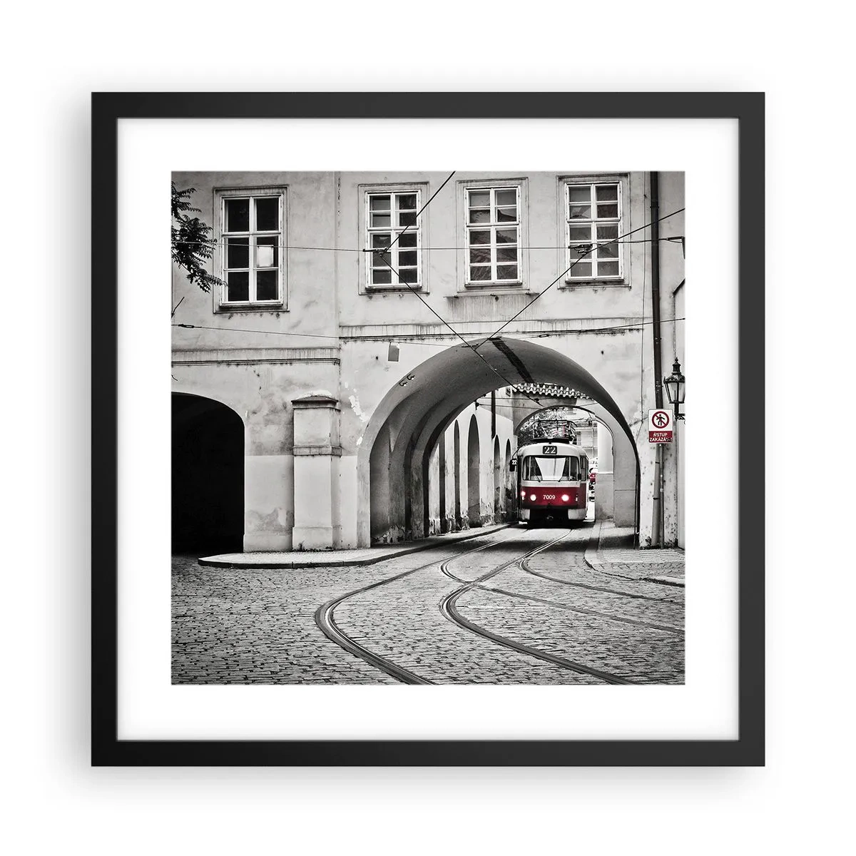 Poszter fehér keretben - A város labirintusán keresztül - 40x40 cm