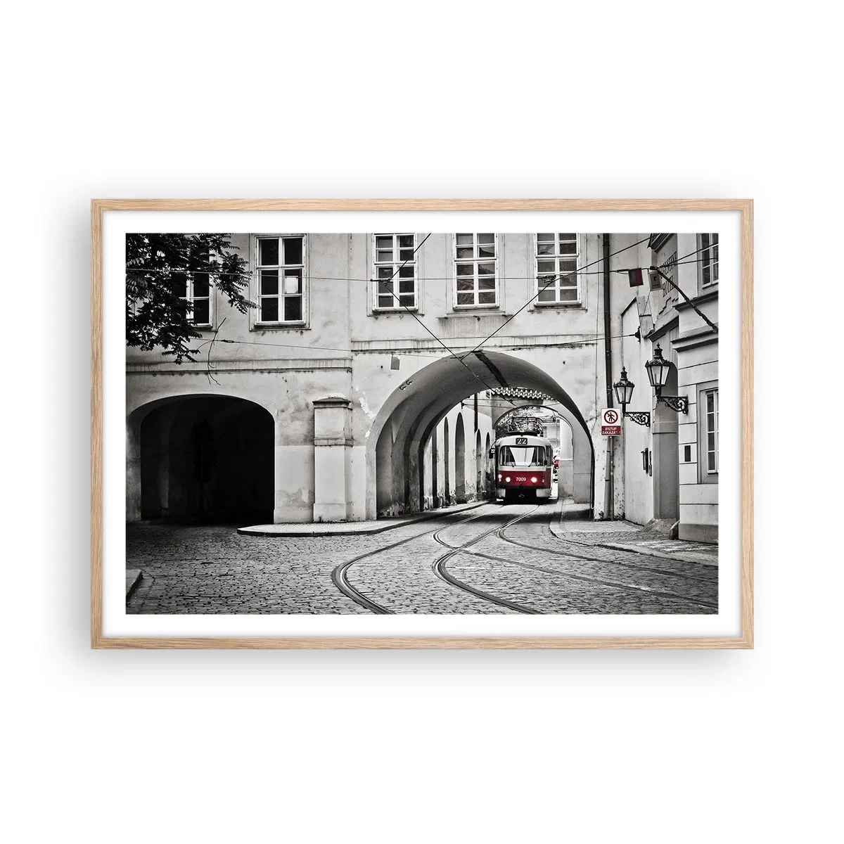 Poszter világos tölgy keretben - A város labirintusán keresztül - 91x61 cm